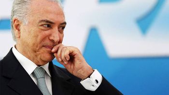 No embalo dos bastidores de Brasília, dançamos ingênuos