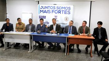 Mais de 200 pessoas são presas nas primeiras horas da operação Bairro Seguro