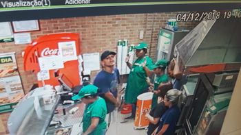 Câmeras registram roubo a loja do Subway e dois suspeitos são presos 