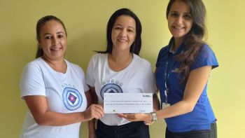 AVROC recebe cheque simbólico de valor arrecado em bazar