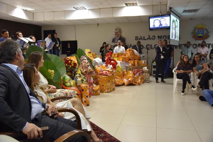 Brinquedos e eletrodomésticos arrecadados pela primeira-dama vão beneficiar crianças internadas 