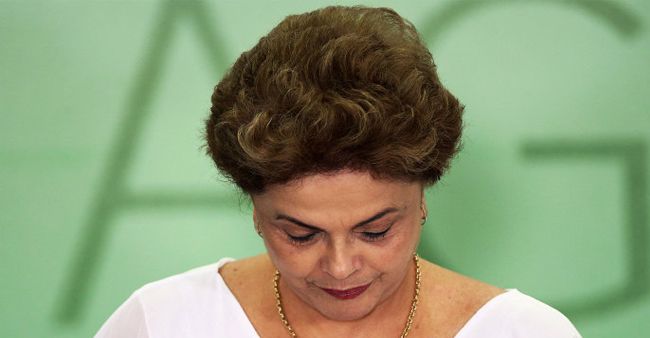 “Impeachment não resolve tudo”, diz Pedro Taques em evento
