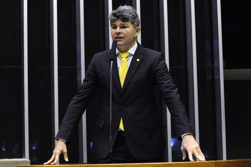 Medeiros denuncia possível “JBS da Educação” na era PT