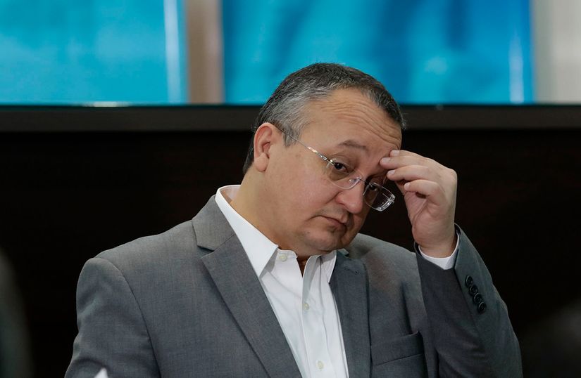 No apagar das luzes, Taques repete crise