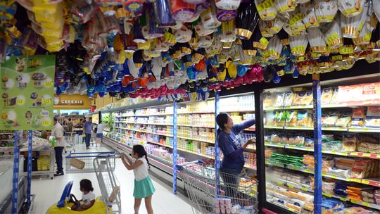 Procon de Rondonópolis inicia operação que fiscaliza produtos em supermercados