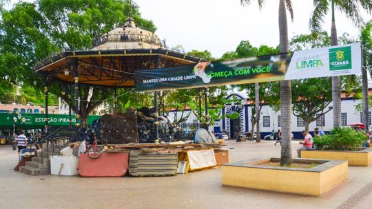 Intervenção da Praça Ipiranga chama a atenção para o lixo descartado irregularmente