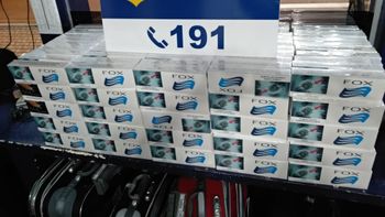 Mulher é flagrada com mais de 2 mil maços de cigarro em ônibus