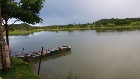 Jovem morre afogado ao tentar buscar boia em lagoa 