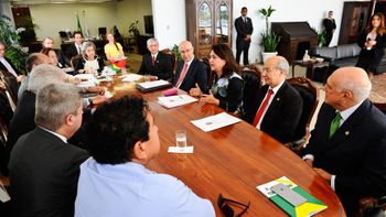 Senado garante reajustes a servidores, mas avança para barrar supersalários