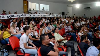 Prefeito decide, no último minuto, chamar os concursados