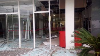 Bandidos explodem caixas eletrônicos de agência em Cuiabá