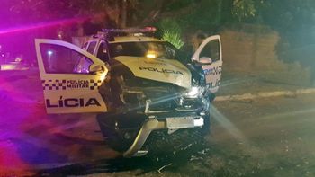 Três ficam feridos após colisão entre viatura da PM e Jeep em Cuiabá
