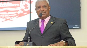 Adonias assume liderança do MDB na Câmara