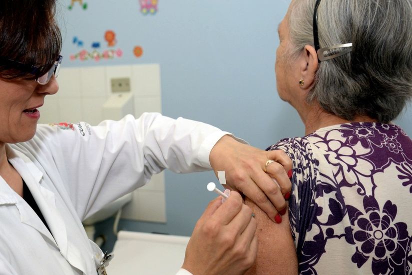 97% dos brasileiros aprovam vacinação infantil em meio a ameaça global de volta de doenças