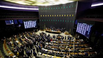 Deputados tentam concluir nesta quarta-feira votação em 1º turno da reforma da Previdência
