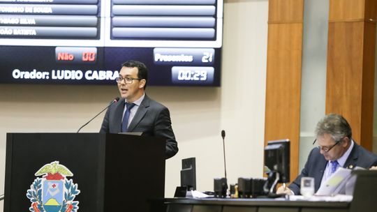 Emenda de Lúdio Cabral impede governo de aumentar taxas do Detran todo ano por decreto