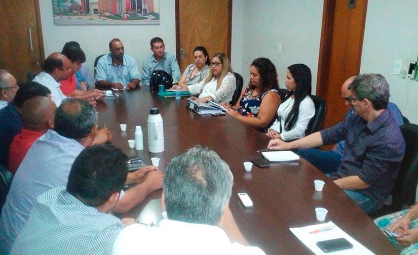 Secretária de Educação se reúne com vereadores 