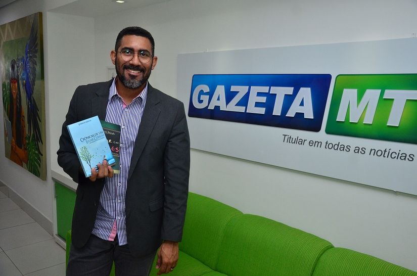 Em seu segundo livro, Emerson Arruda traz as ‘Crônicas de um lugar comum’