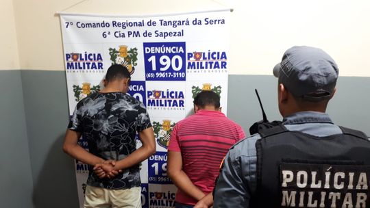 Pais são presos após abandonarem crianças dentro de carro para ir a boate em MT