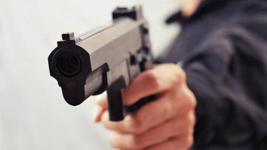 Bandido armado rouba estabelecimento comercial na Vila Aurora