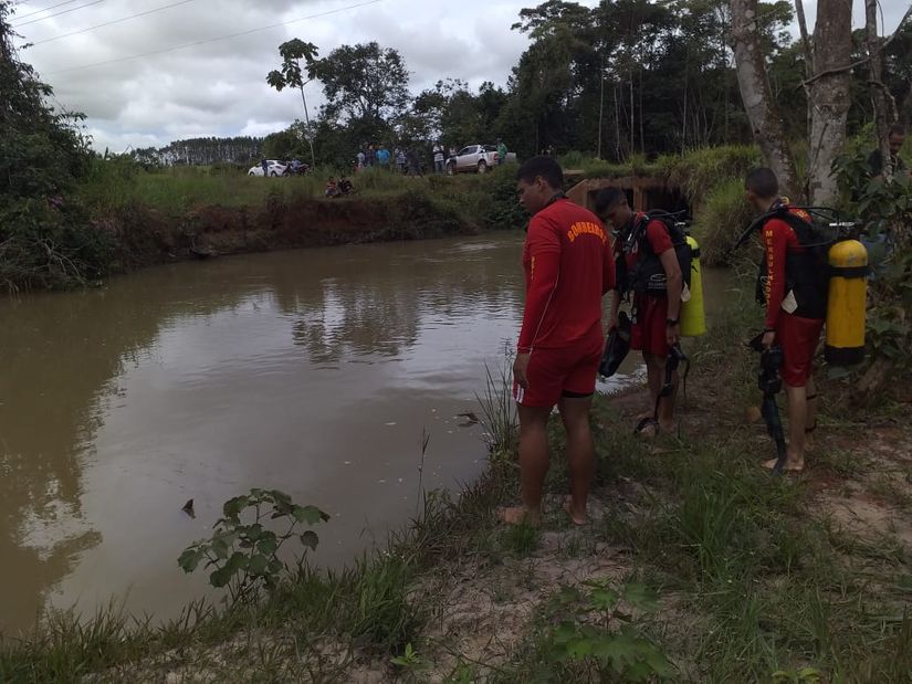 Bombeiros encontram corpo de bebê jogado em poço pelos pais no interior 