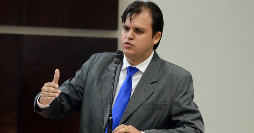 Vereador Thiago Silva cai na ira dos aprovados no concurso público