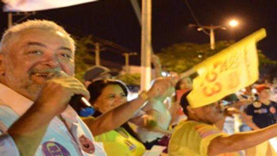 Jovens lançam na Avenida Lions movimento em prol a candidatura de Percival Muniz