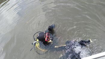 Bombeiros encontram corpo de jovem que não sabia nadar e pulou em rio