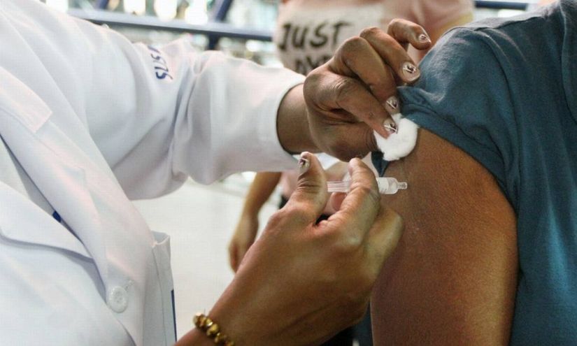 Baixa adesão a vacinação pode comprometer hospitais