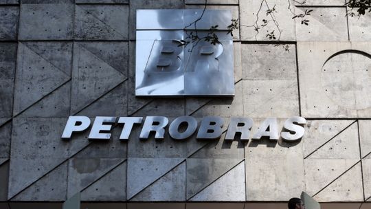 Ex-gerente da Petrobras e ex-banqueiro são presos na Lava Jato