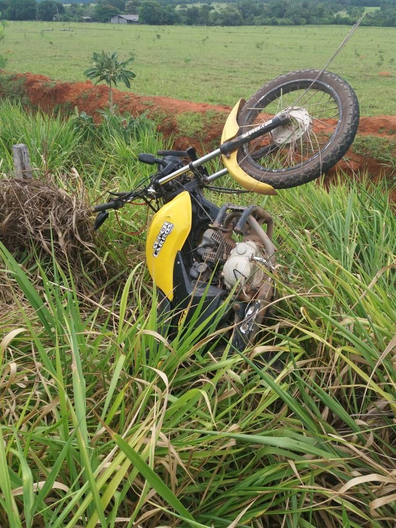 Motociclista morre após perder controle de veículo e sair de pista