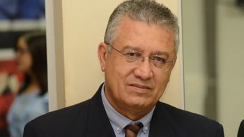 Hermélio Silva lança novo livro, que fala do padre Lothar e da Cáritas Diocesana