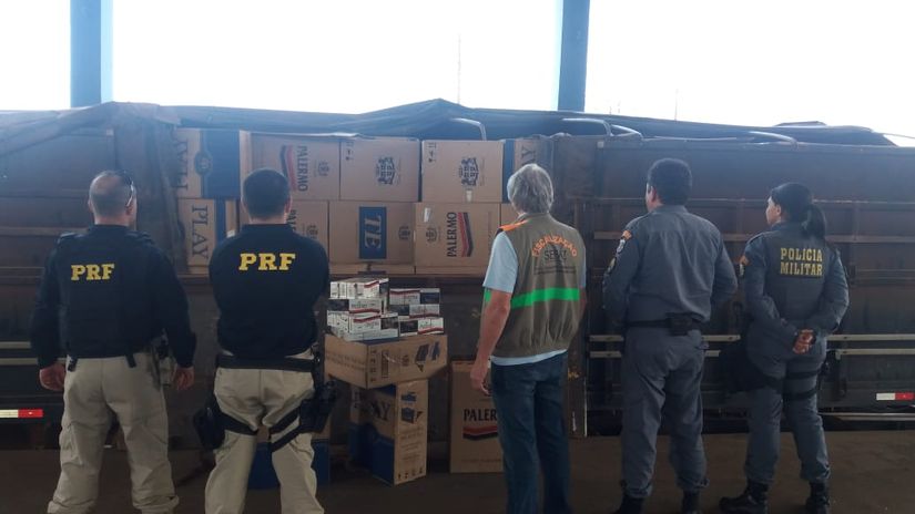 Operação apreende 500 caixas de cigarros e prende motorista na BR-364