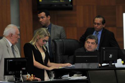 Maluf e Janaina lideram corrida à AL