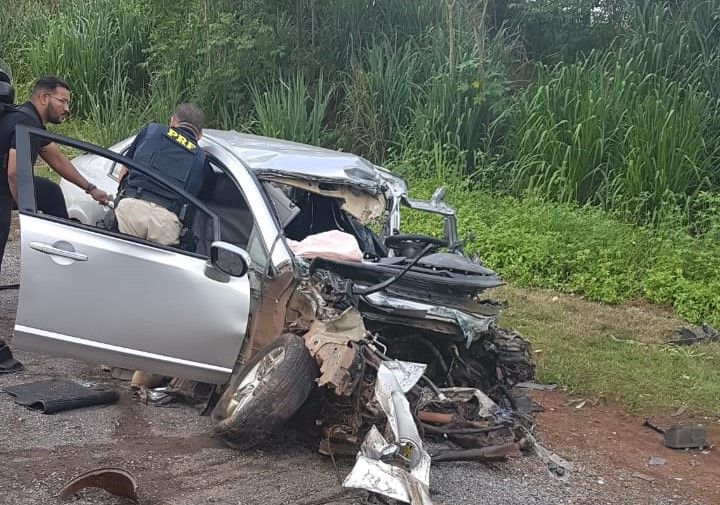 Motorista morre após bater de frente com carreta na Rodovia dos Imigrantes 