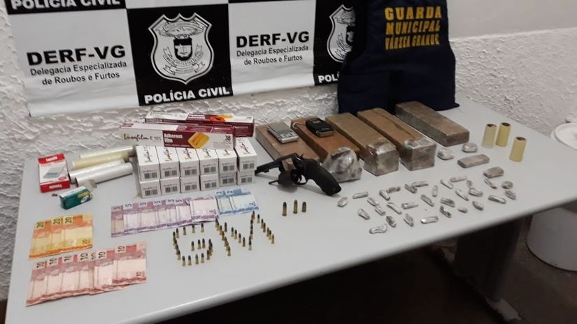 Traficante é flagrado com drogas, armas e munições durante ação integrada