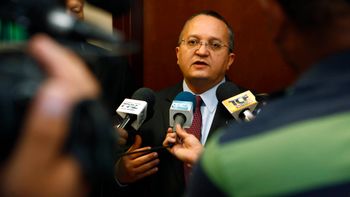 Governador Pedro Taques inicia remanejo para tocar o Estado no próximo ano