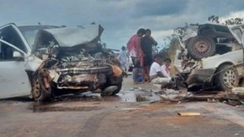 Uno e Fiesta batem de frente na MT-326 e indígena morre preso às ferragens 