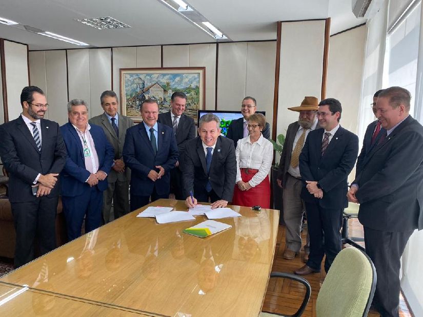 Mato Grosso assina termo de cooperação com Governo Federal para agilizar regularização fundiária