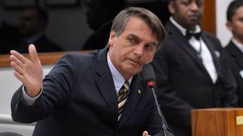 Bolsonaro chama coronel Brilhante Ustra de 'héroi nacional'