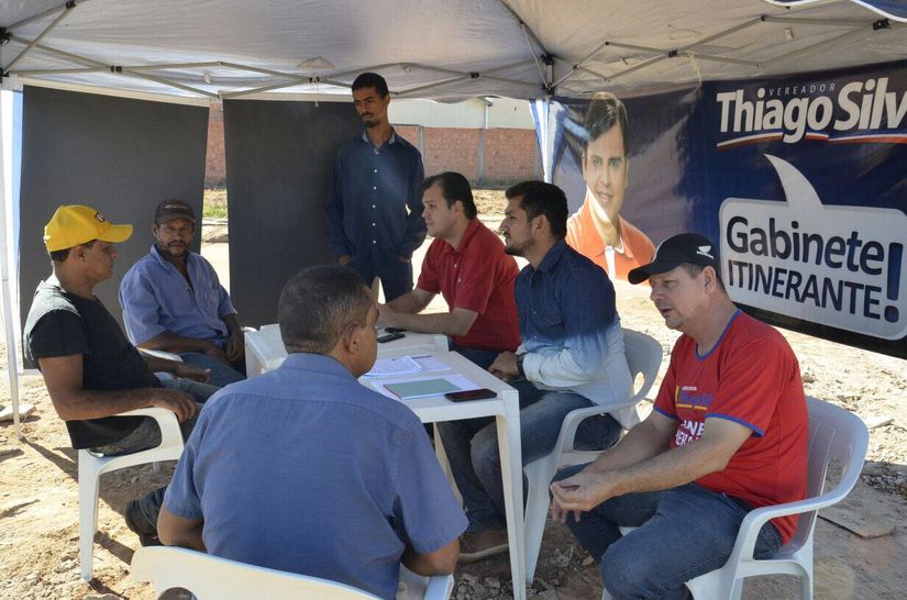 Thiago Silva atende comunidade do Tancredo Neves através de gabinete itinerante