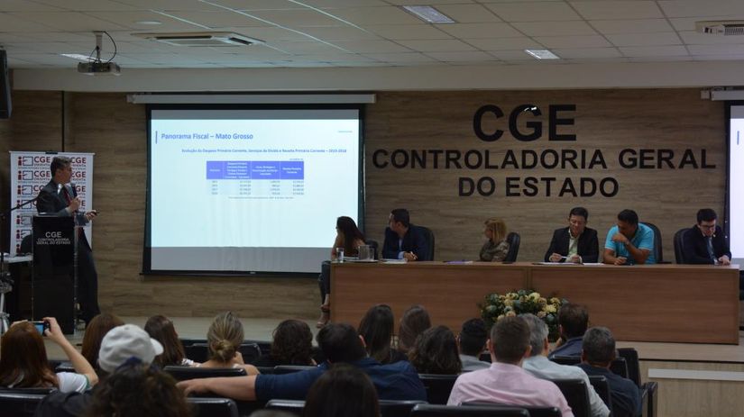 Governo reduz em mais de R$ 1 bi o déficit orçamentário para o próximo ano