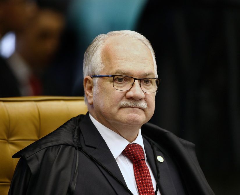 Fachin vê 'relevância jurídica' e pede parecer da PGR em ação de Lula que visa anular condenações