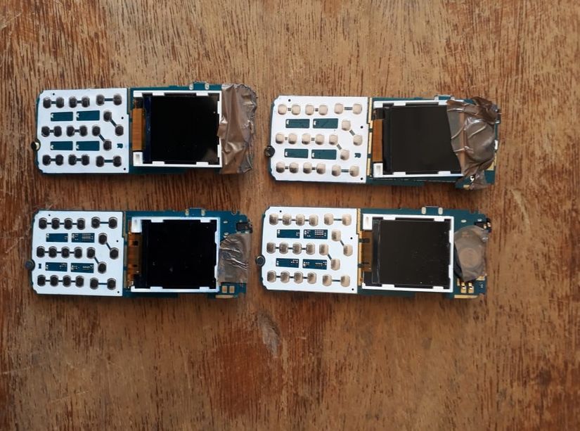 Mulher é flagrada com placas de celulares em partes íntimas que seriam entregues para filho