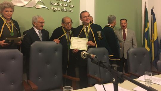 Wellington toma posse na Academia Brasileira de Medicina Veterinária 