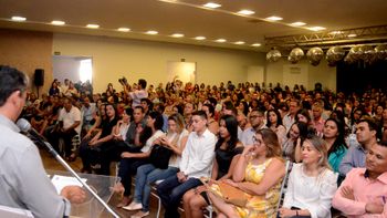 Mais 186 aprovados são empossados no serviço público