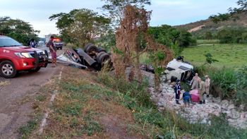 Acidente entre caminhão e caminhonete deixa dois mortos na BR-364