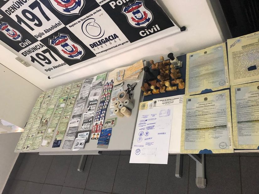 Polícia fecha laboratório de falsificação de documentos durante operação