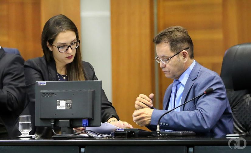 Botelho é reeleito presidente da AL com 20 votos