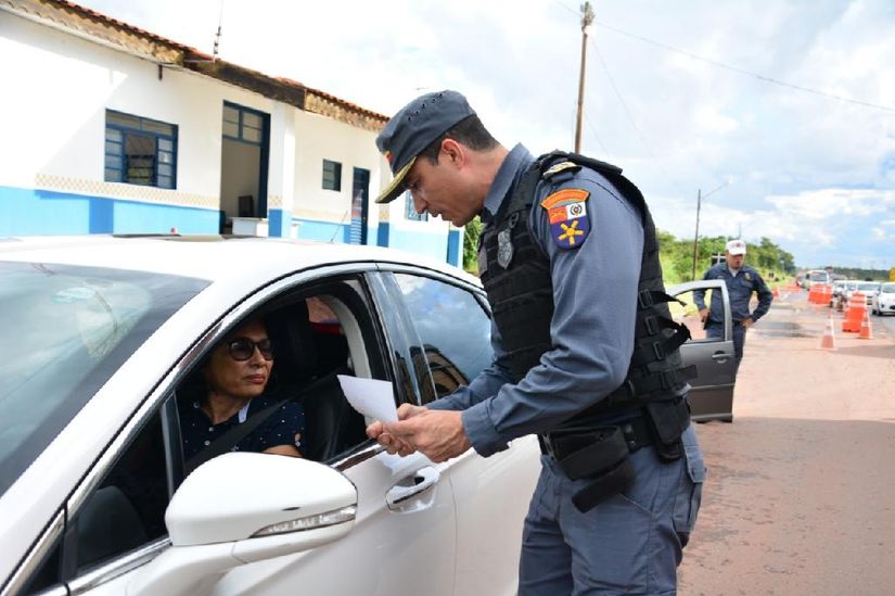 PM intensifica abordagem e orienta população dos cuidados durante carnaval